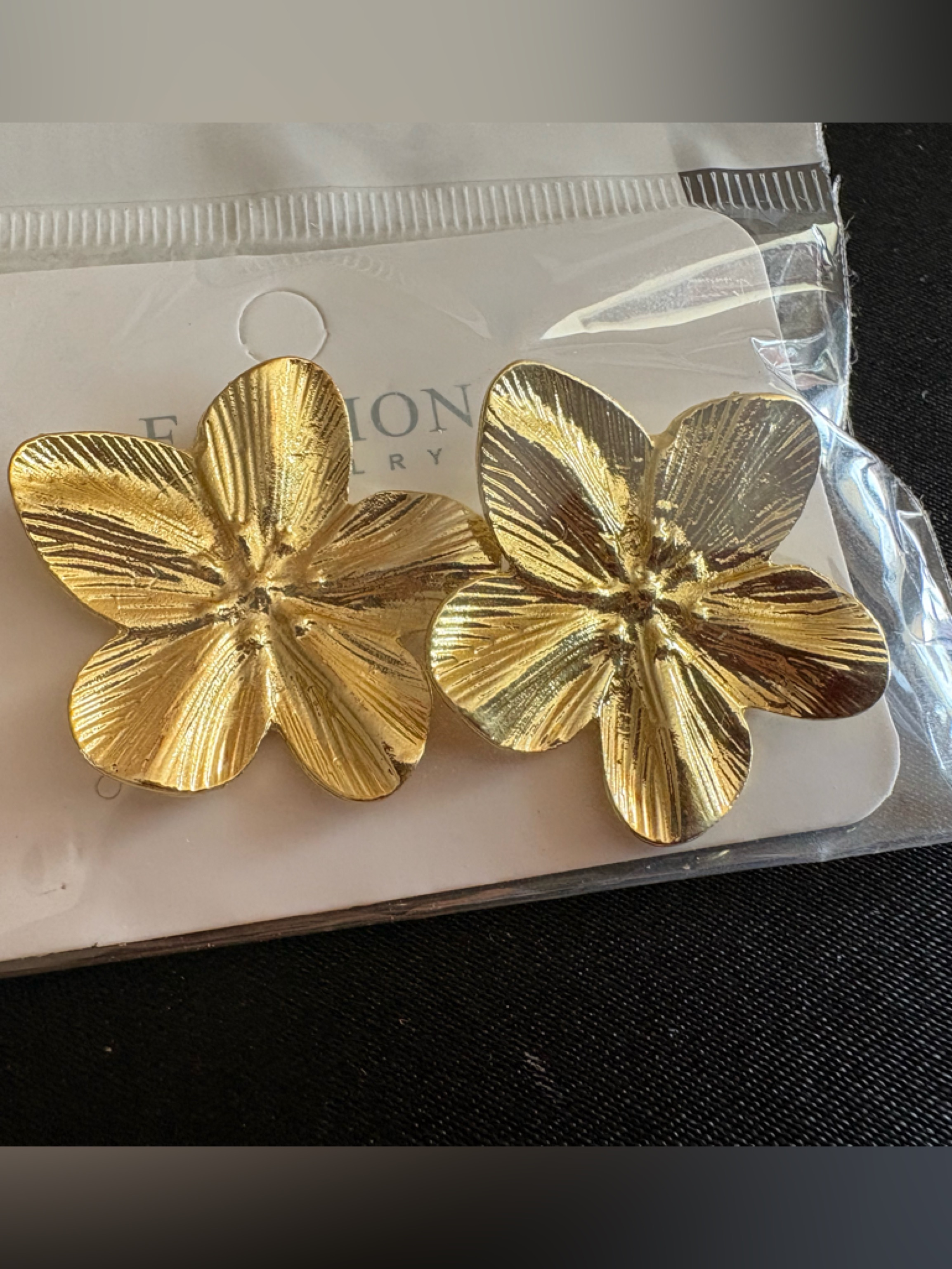Popular Women's Fashion Earrings Flower Alloy Retro Style